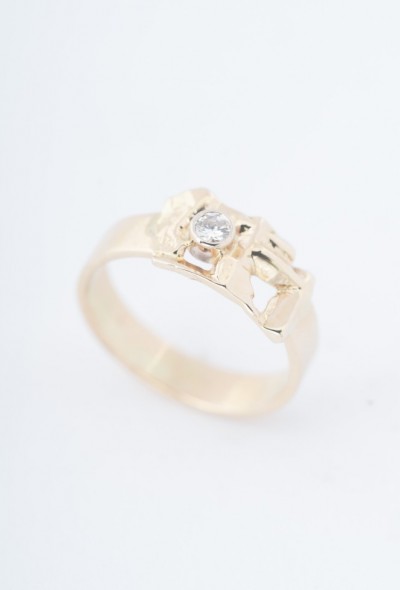 Gouden ring met een briljant met Meesterteken P. vd Hout