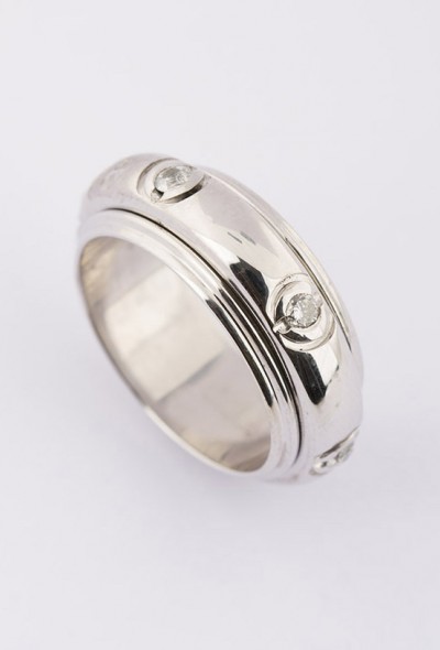 Wit gouden massieve alliance ring met 6 briljanten