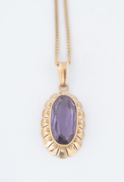 Gouden hanger met synth. korund aan gourmet collier
