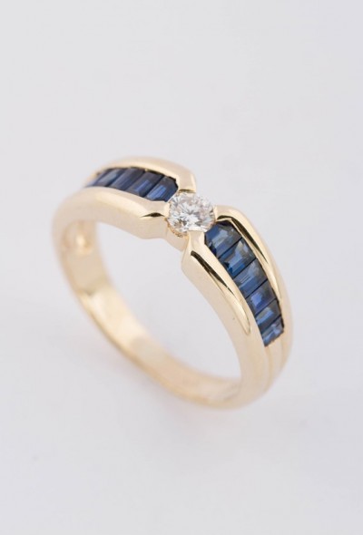 Gouden ring met briljant en saffieren