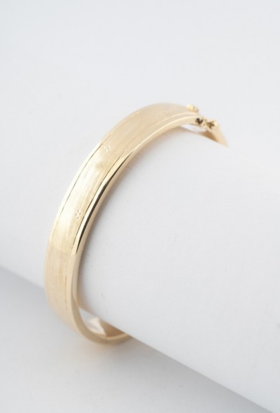 Gouden bangle met scharnier sluiting