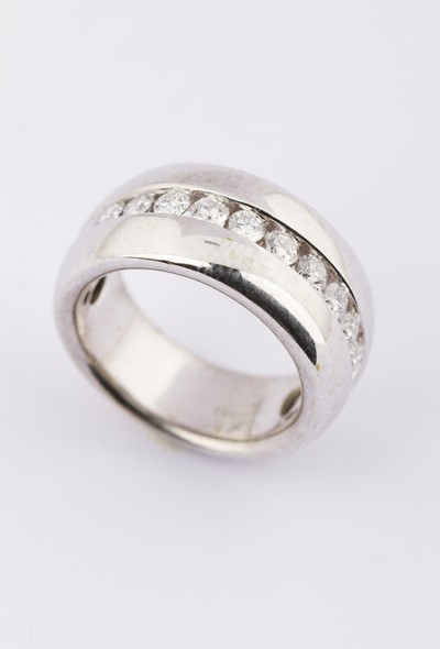 Wit gouden bandring met 10 briljanten