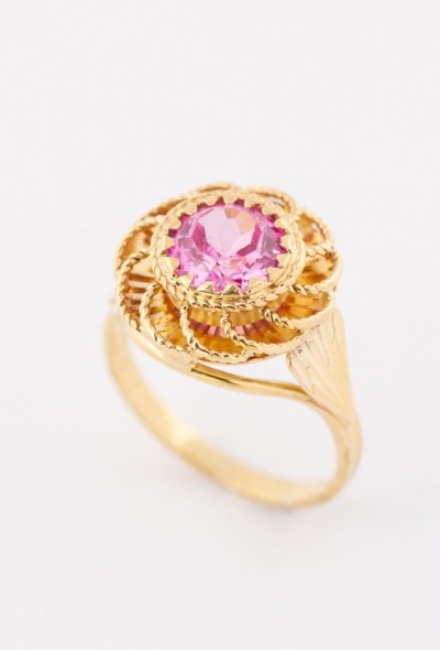 Gouden ring met synthetishe roze saffier