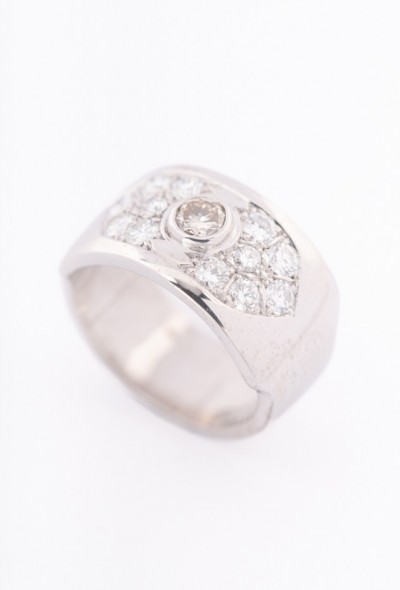 Wit gouden bandring met 13 briljanten
