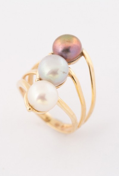 Gouden ring met 3 zoetwater parels