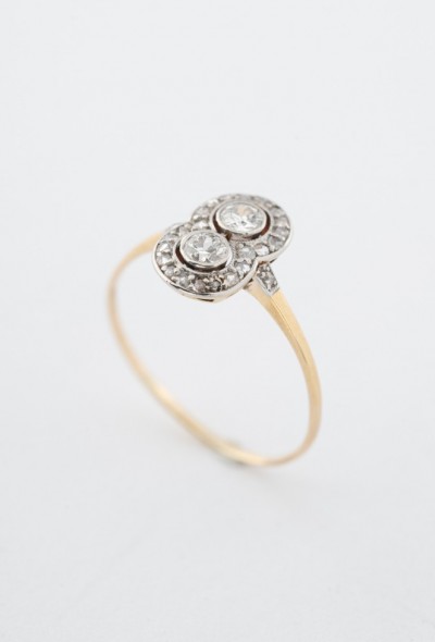 Gouden Art Deco ring met 2 briljanten en 24 diamanten