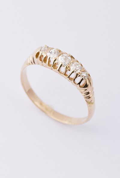 Rij ring met oud geslepen briljant