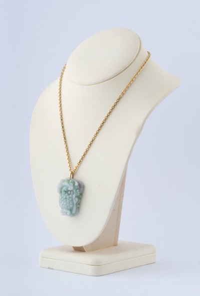 Jade hanger met gouden oog aan gouden anker collier