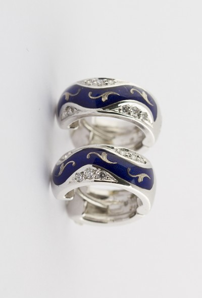 Fabergé oorringen met emaille en briljant