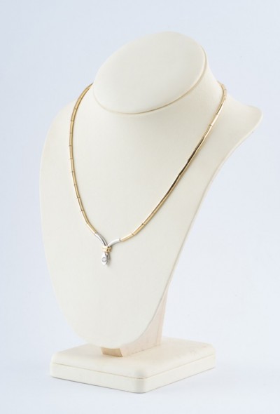 Wit/geel gouden collier met een briljant