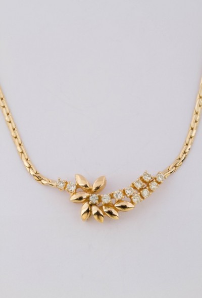 Gouden collier met 12 briljanten
