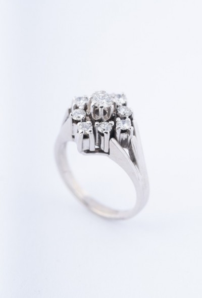 Wit gouden blok entourage ring met briljanten