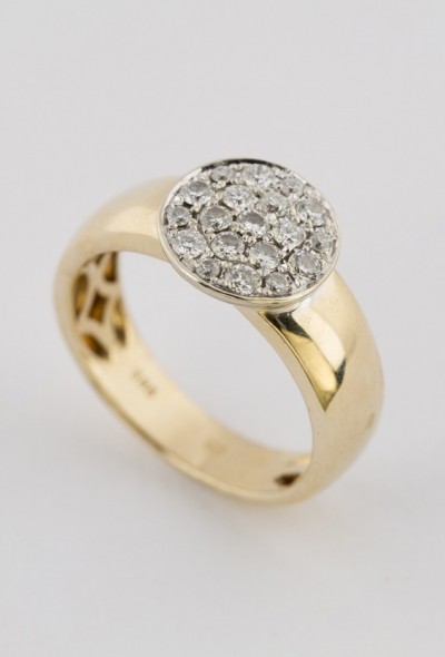 Gouden entourage ring met briljanten pavé gezet