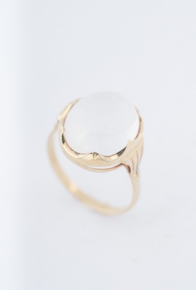 Gouden ring met maansteen