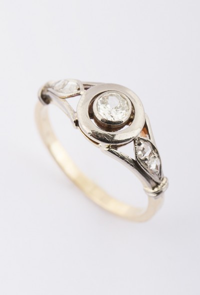 Art Nouveau ring met een oud geslepen briljant