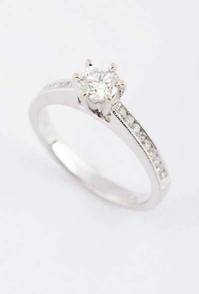 Wit gouden solitair ring met briljant