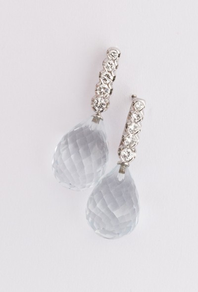 Wit gouden oorhangers met aquamarijn