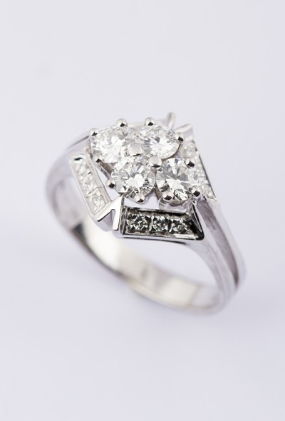 Wit gouden ring met briljanten