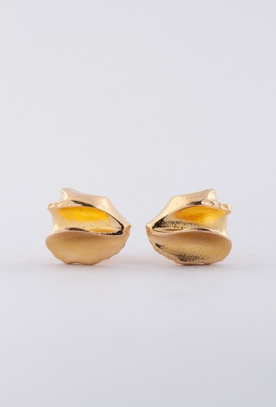 Gouden oorknoppen scandinavisch design