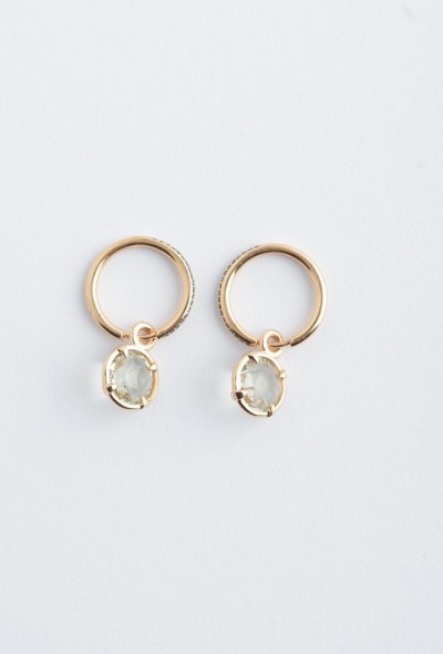 Gouden bewerkte oorringen