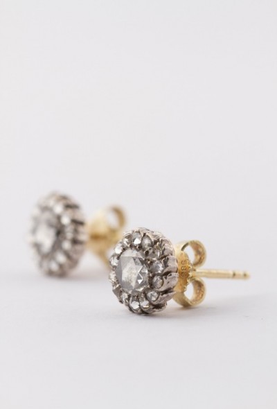 Antieke gouden entourage oorknoppen met in elk roos geslepen diamanten
