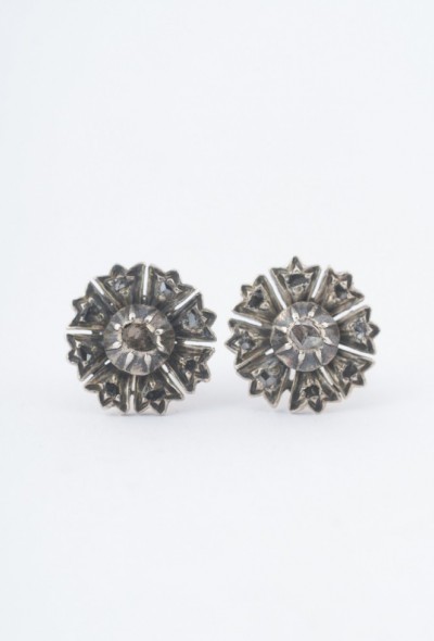Gouden entourage oorknoppen met diamanten