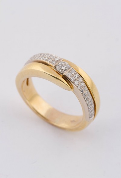 Gouden band ring met 53 briljanten