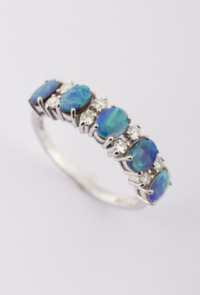 Ring met opaal triplet