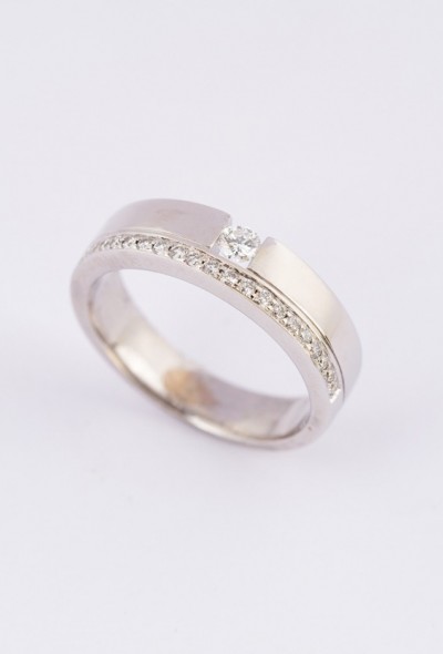 Wit gouden rij-solitair ring met briljanten