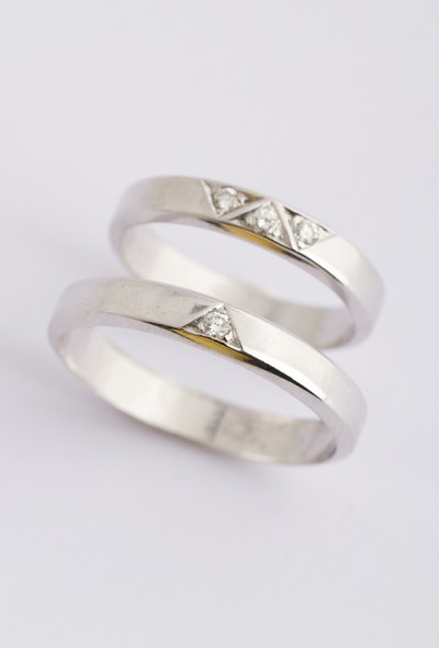 Wit gouden trouw ringen met briljant
