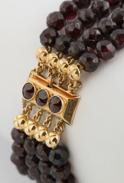 4-strengs granaten armband