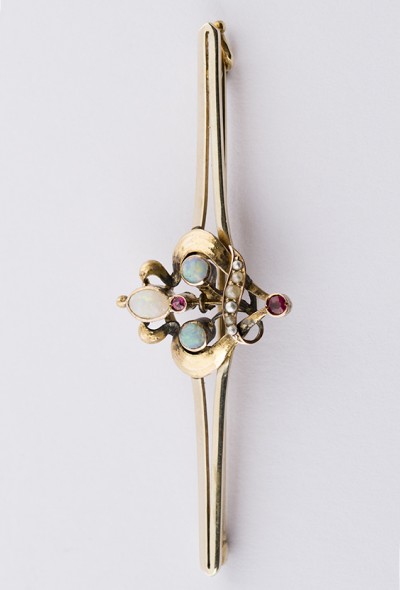 Antieke gouden broche met opaal