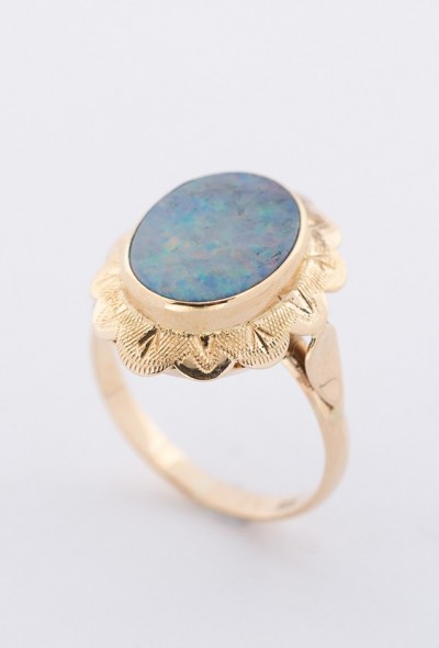Gouden ring met opaal doublet