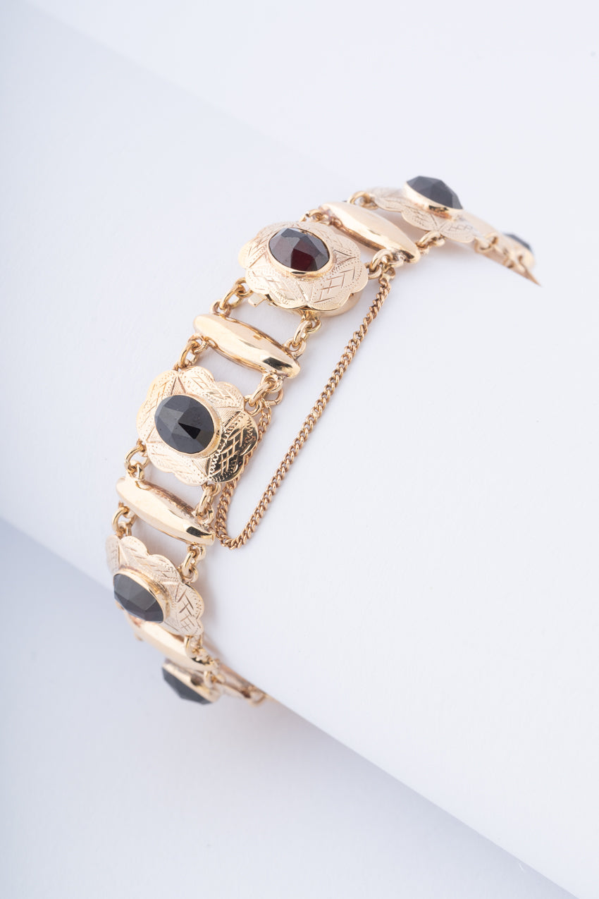 Gouden schakel armband met granaten