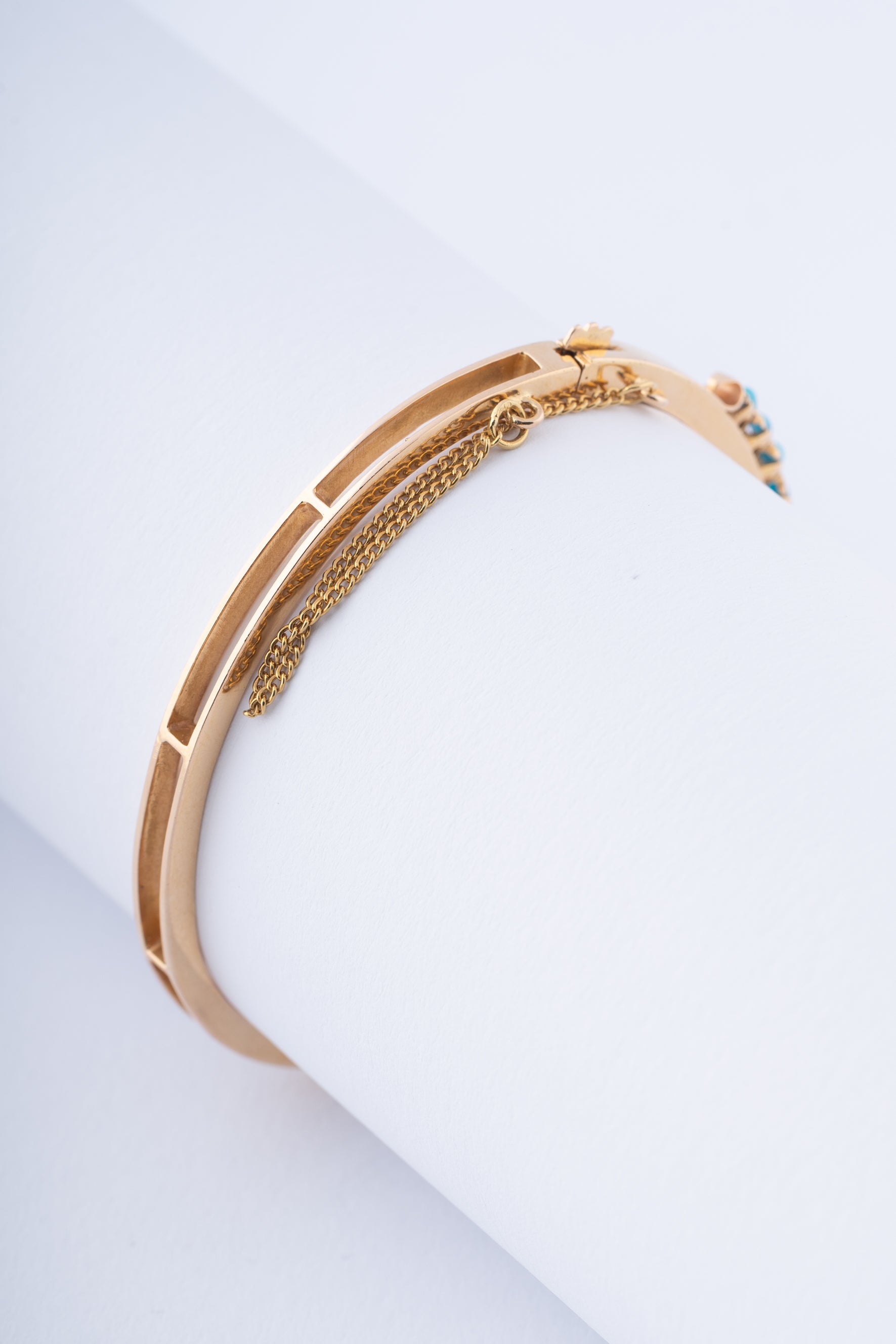Gouden bangle met turkooisen