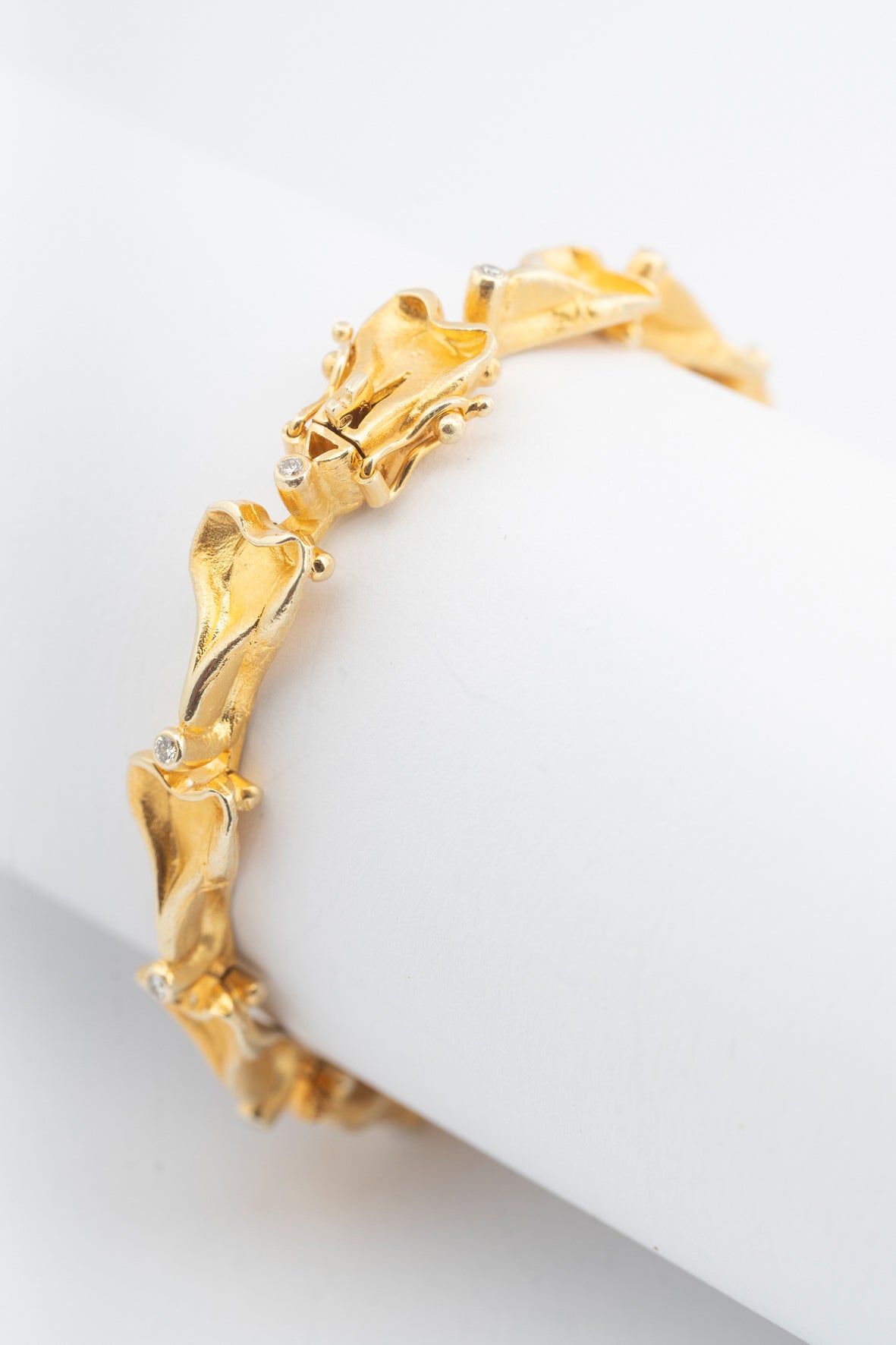 Yellow gold link bracelet with brilliant-cut diamonds, Scandinavian design
