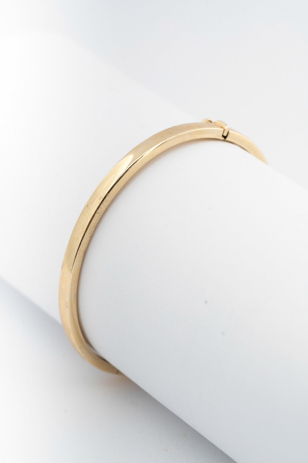 Geel gouden bangle met briljanten