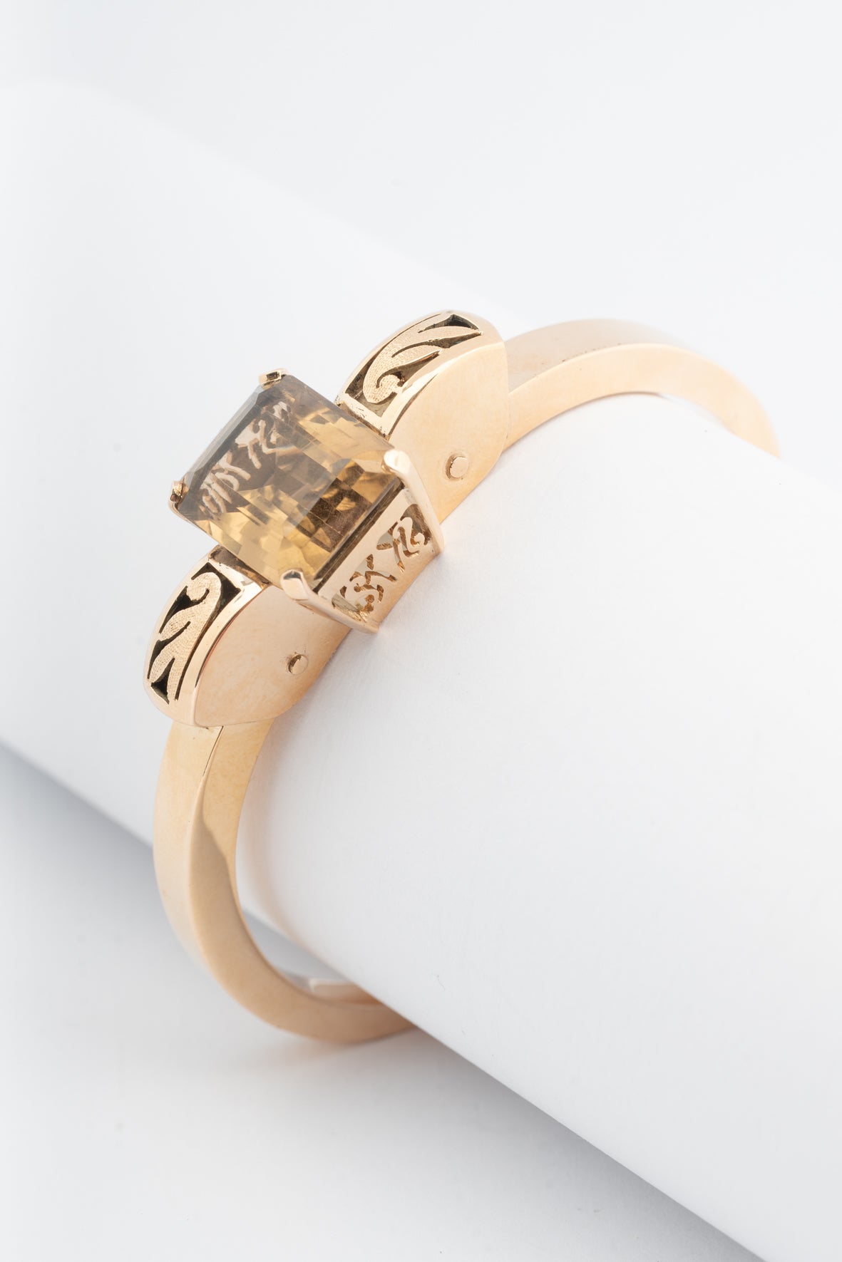 Geel gouden klem armband met veiligheidsketting en rook kwarts (Bwg)