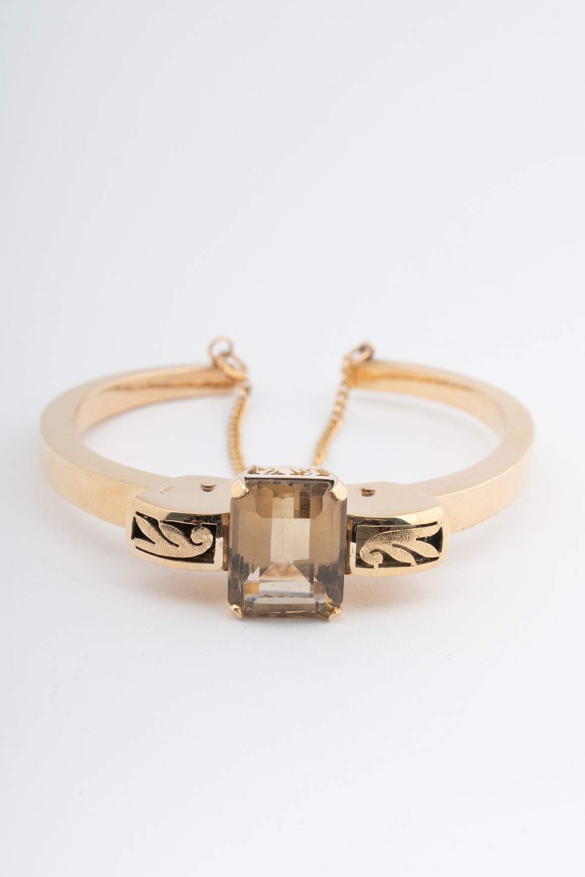 Geel gouden klem armband met veiligheidsketting en rook kwarts (Bwg)