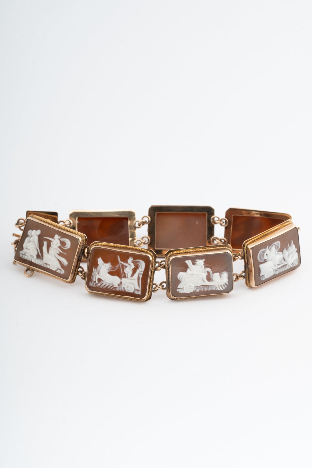 Antique yellow gold link bracelet with mythological scene (Bwg)