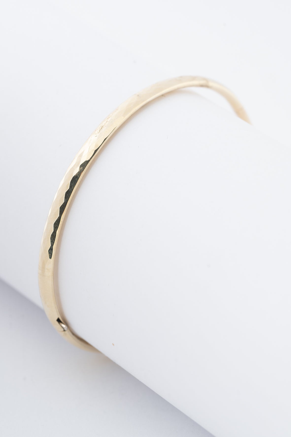 Faceted yellow gold bangle/bracelet