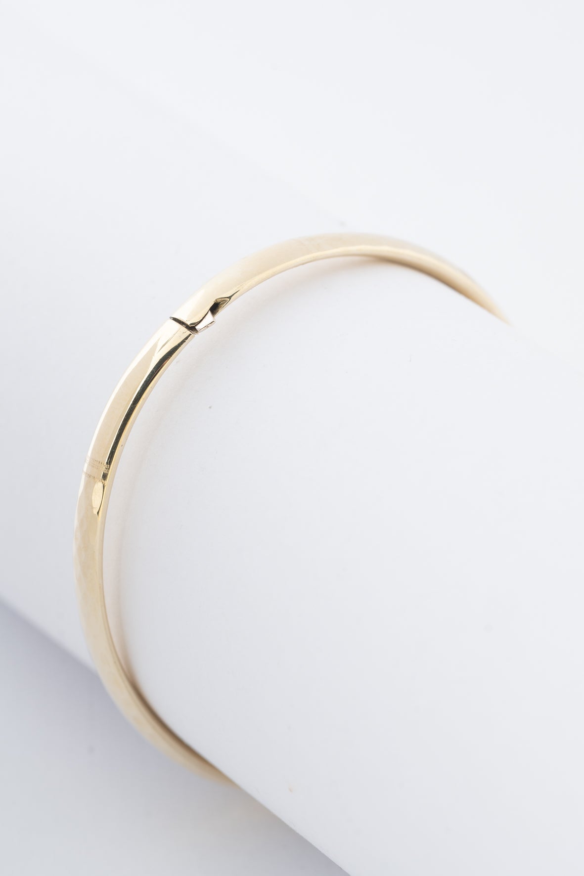 Faceted yellow gold bangle/bracelet