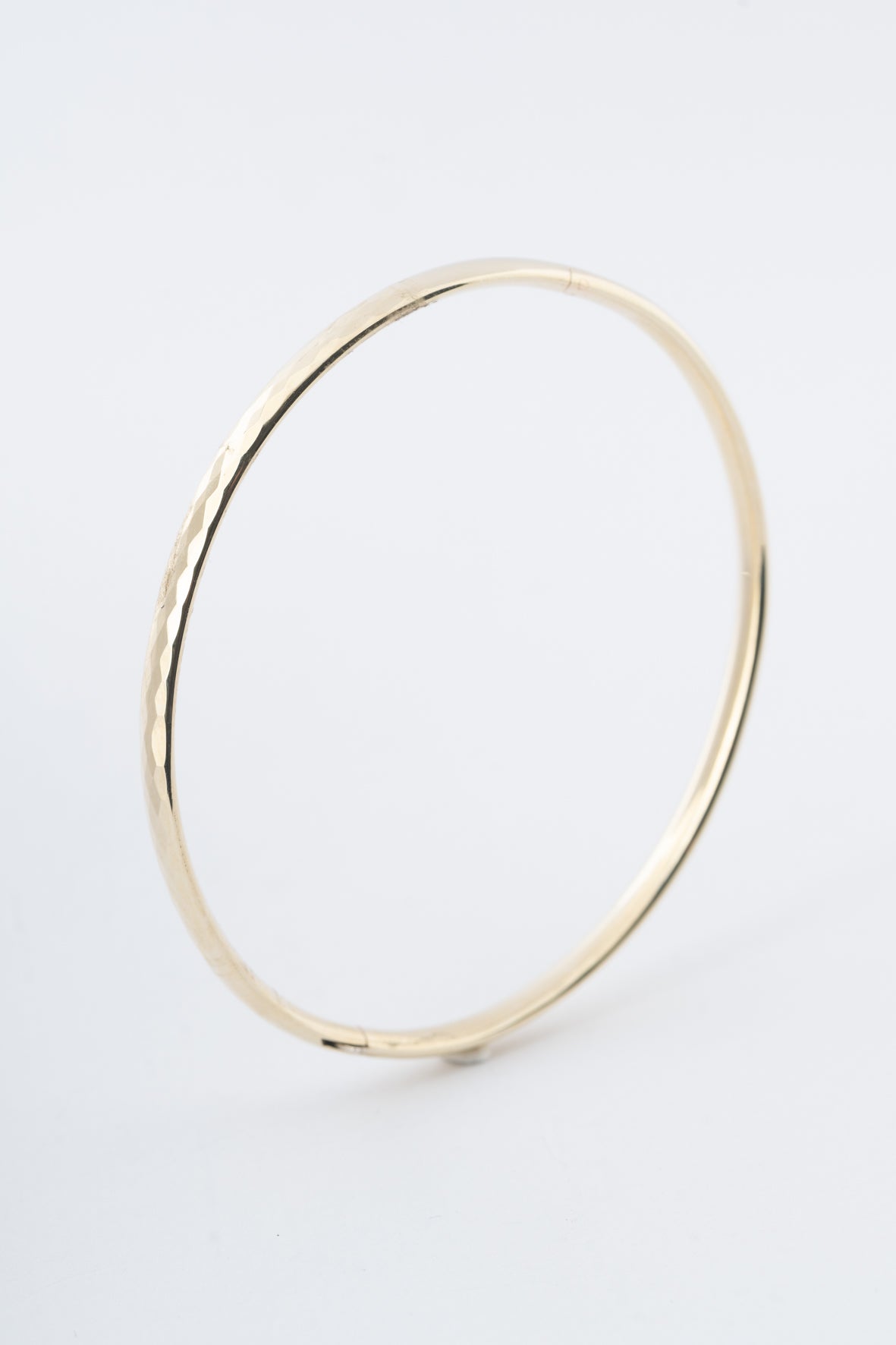 Faceted yellow gold bangle/bracelet