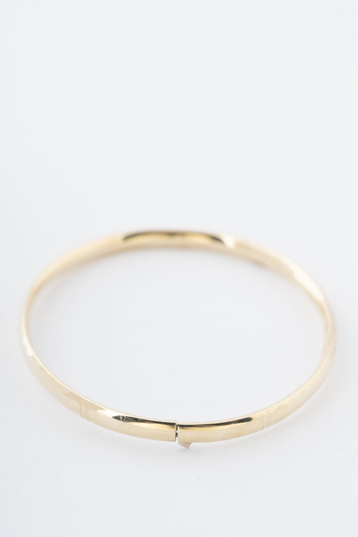 Faceted yellow gold bangle/bracelet