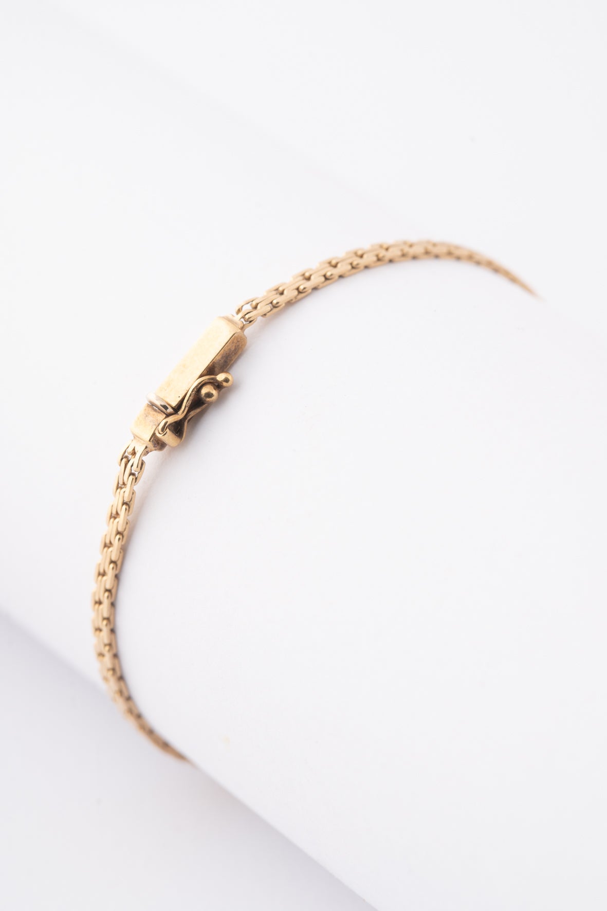 Yellow gold link bracelet with brilliant-cut diamonds