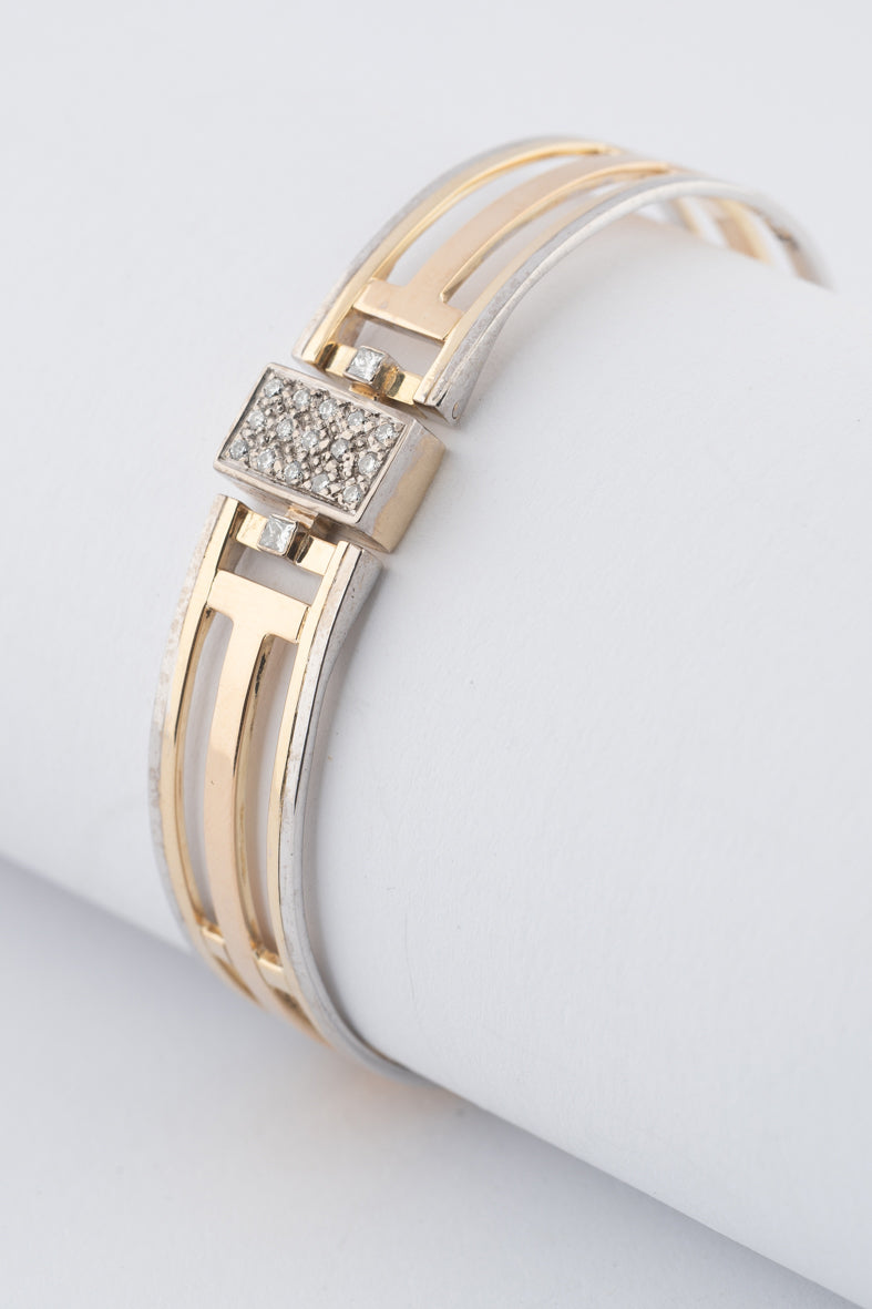 Wit/geelgouden spangen bangle met briljanten en scharniersluiting
