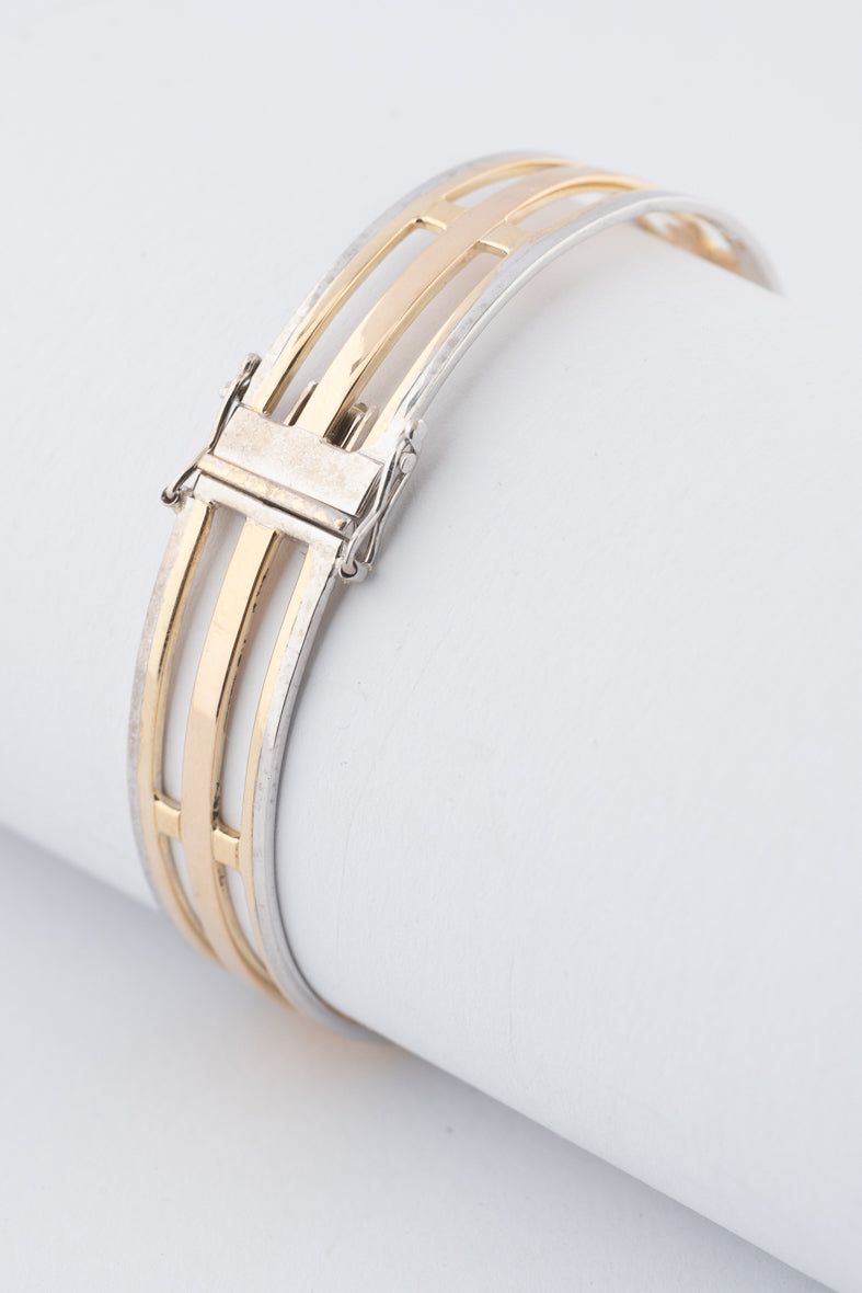 Wit/geelgouden spangen bangle met briljanten en scharniersluiting