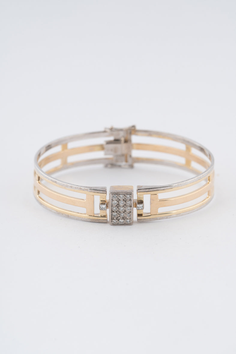 Wit/geelgouden spangen bangle met briljanten en scharniersluiting