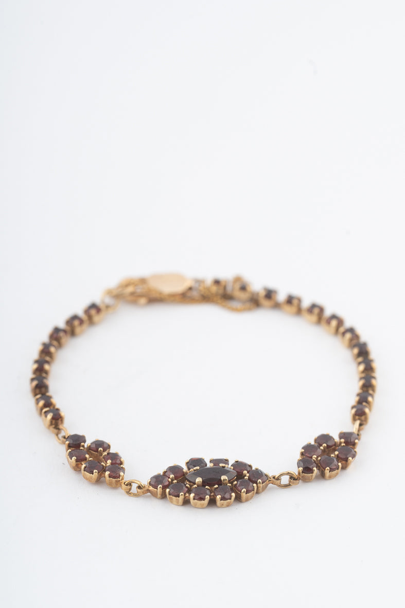 Geelgouden schakelarmband met granaten