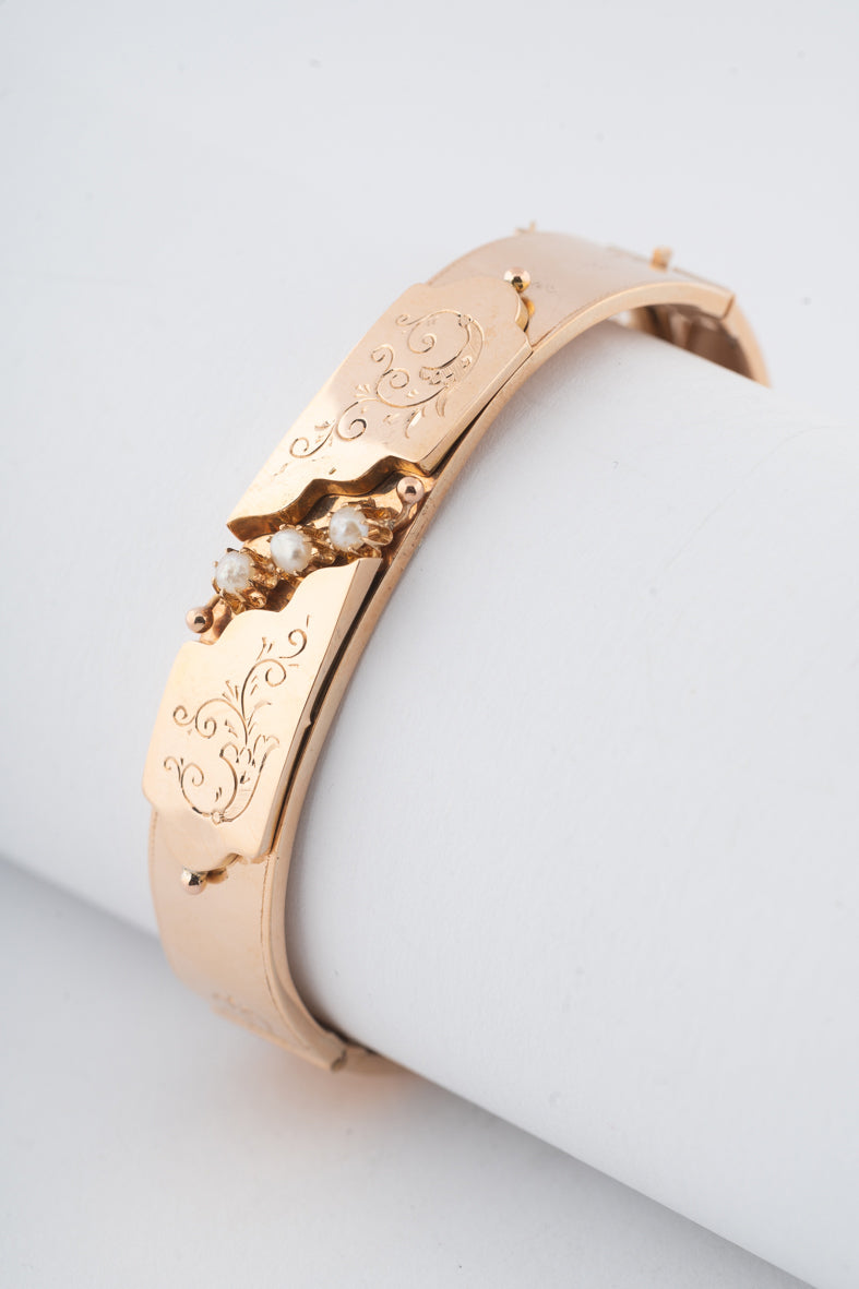 Antique yellow gold bangle with pearls